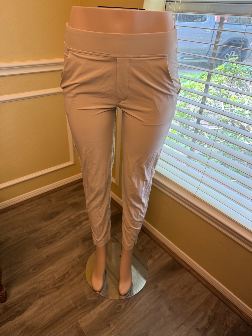 Athleta Cropped Stretch Ankle Pants in Light Beige